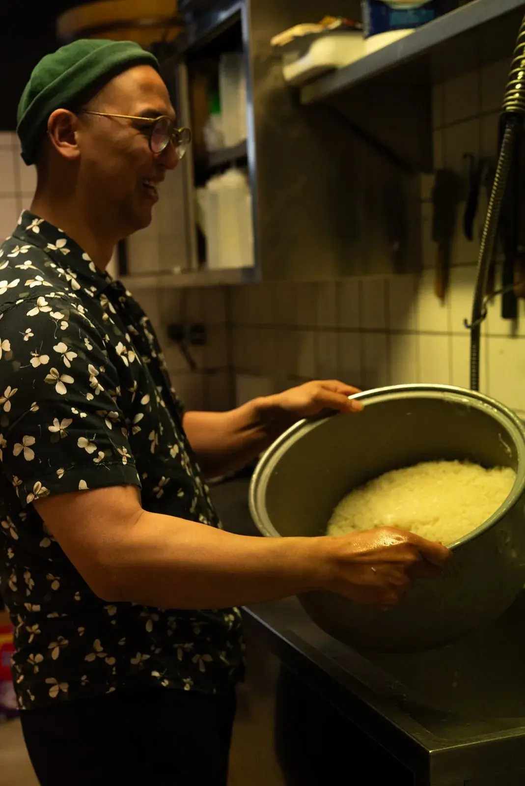 Ducco preparing fresh sushi rice